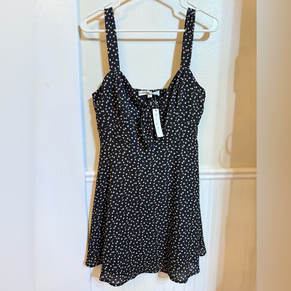 cloud & sky Dresses & Skirts - NWT Cloud & Sky Black Mini Dress With Floral Pattern